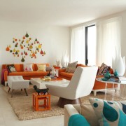 Разноцветные капельки на стене