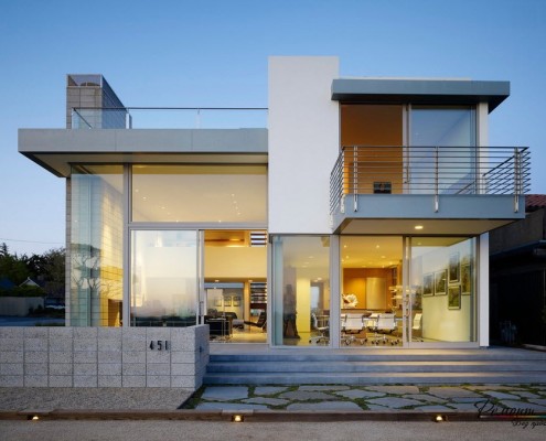 Дом в стиле минимализм с металлическими элементами