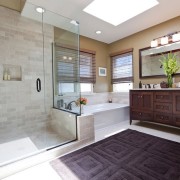 Ванная комната с ковром