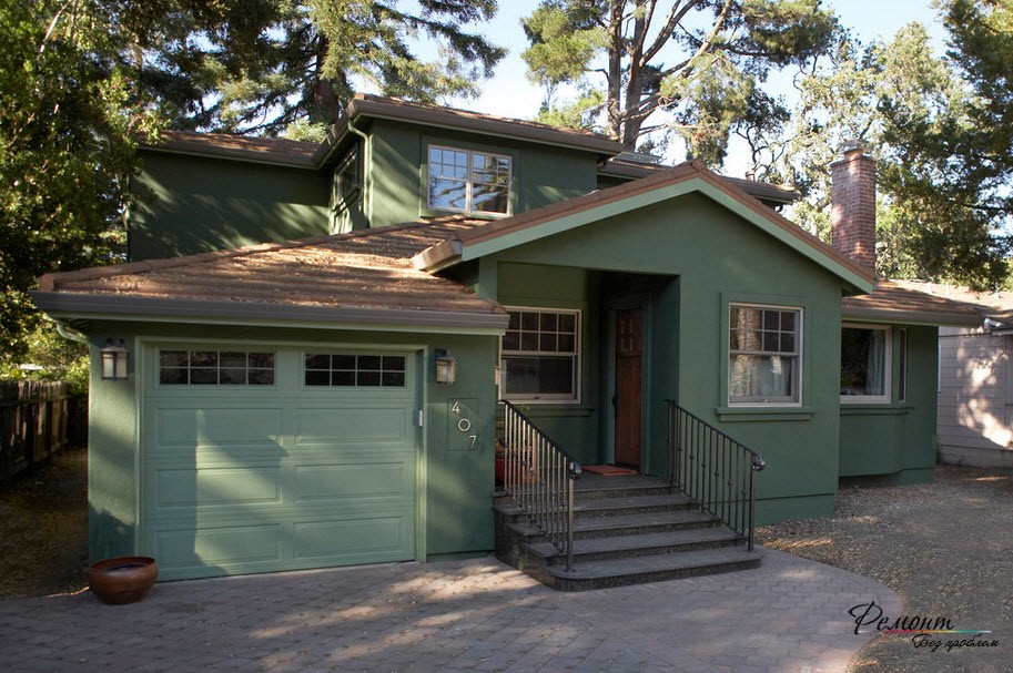Можно выбрать спокойный оттенок зеленого цвета для отделки фасада дома