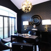 Магические и таинственные черные обои в интерьере