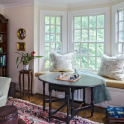 Подоконник-мягкий уголок