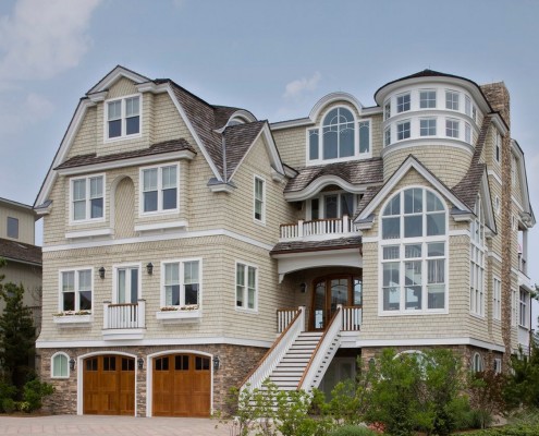 Двухэтажный дом с гаражом в цоколе