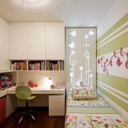 Немного красок в уютной комнатке