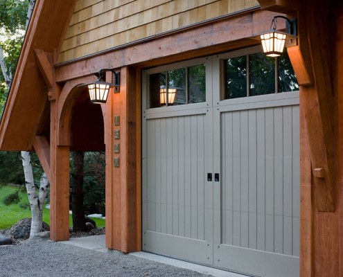 Распашные ворота гаража