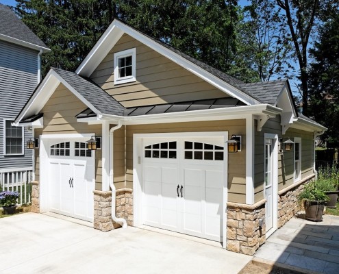 Распашные ворота гаража