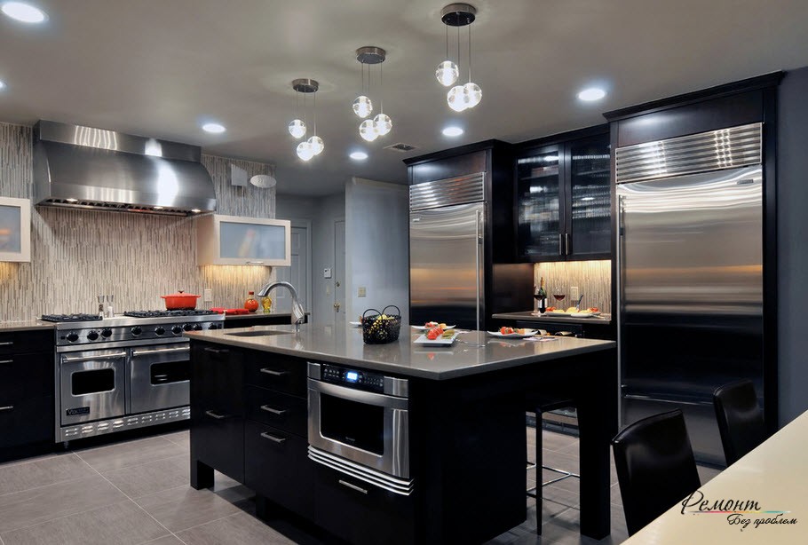 Дуже сильний і красивий інтер'єр кухні з холодильниками з нержавіючої сталі