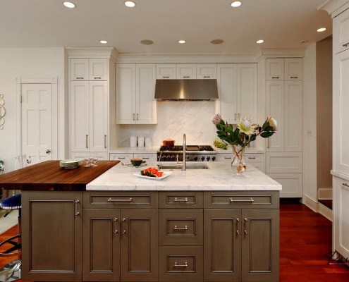 Белая и деревянная столешница