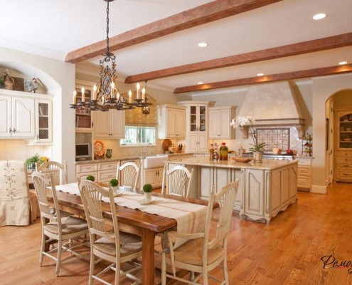 Кованая люстра со свечами