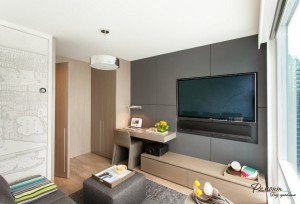 Маленькое рабочее место на стене гостиной