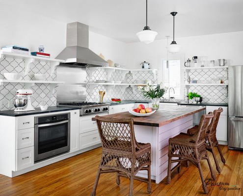 Плетеные стулья