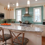 Вытяжка между окнами на кухне Вытяжка между окнами на кухне