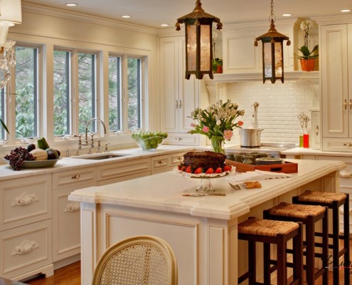 Шоколадный торт с клубникой на острове