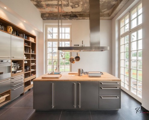 Серо-стальной остров с вятжкой