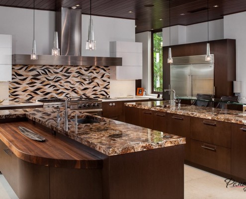 Кухонный фартук с волнообразными узорами