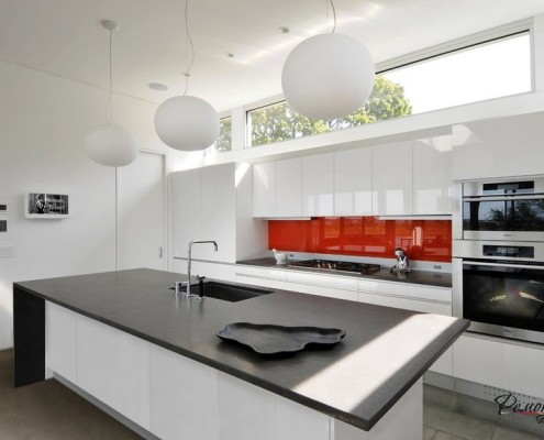 Три круглых белых бра