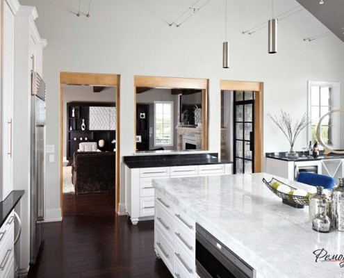 Зеркало над комодом