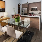 Холодильник, встроенный в кухонный гарнитур - стильно и удобно