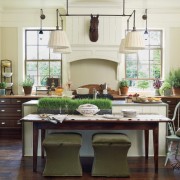 Ниша между окнами кухни Ниша между окнами кухни