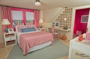 Кровать у окна