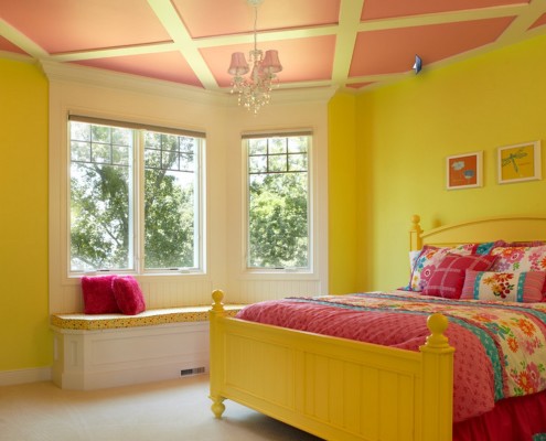 • Желтый цвет приносит в комнату чувство бодрости, радости жизни, веры в себя