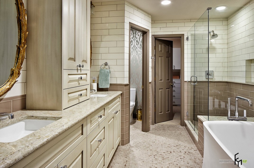 Ванная комната в пастельных коричнево-кремовых тонах