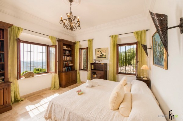 Угловая комната в доме