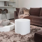 Коричнево-белое оформление гостиной