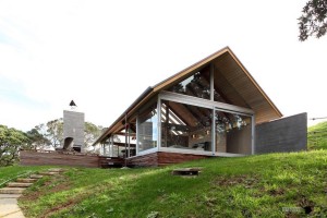 Дом с террасой из дерева