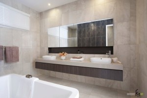 Зеркало для современной ванной комнаты