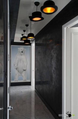 Черные стены