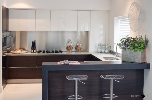 Кухня с полуостровом