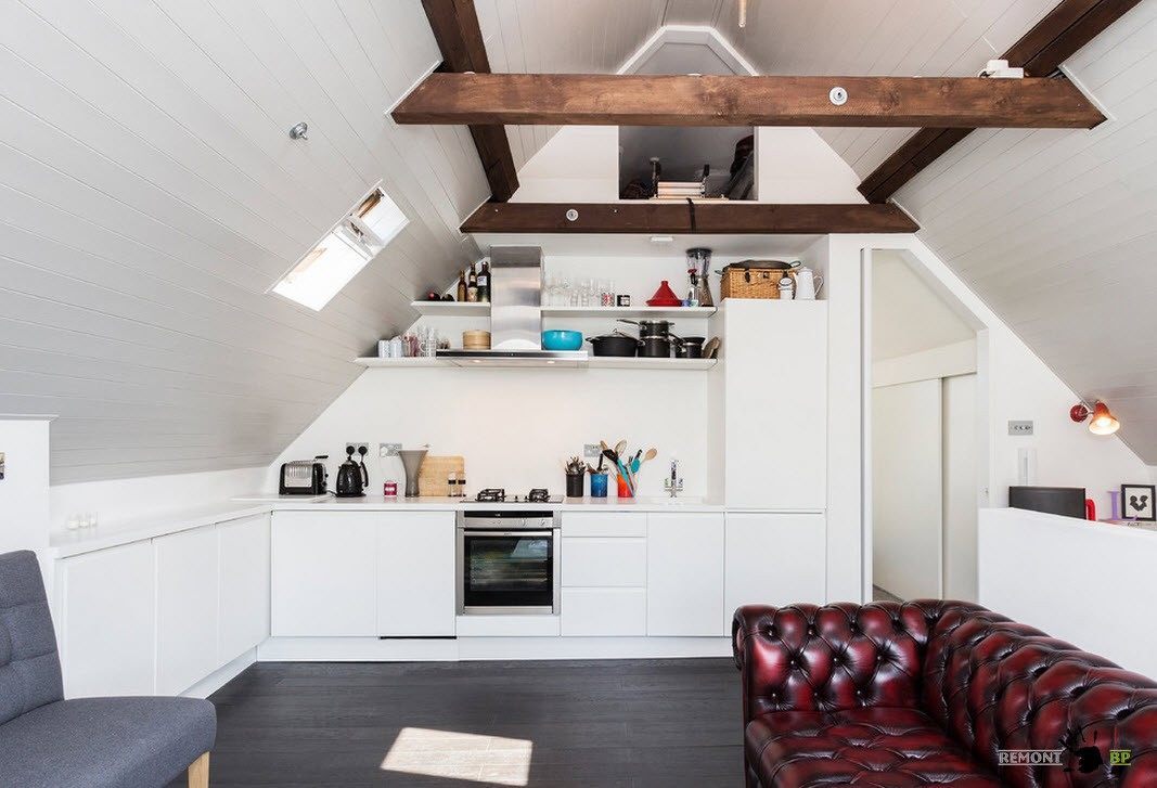 На мансарде