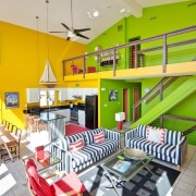 Яркий колорит гостиной