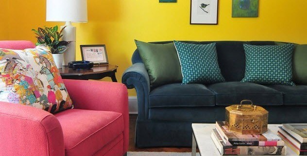 Интерьер гостиной с желтым цветом