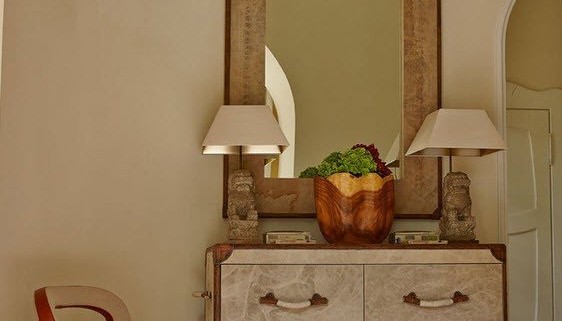 Дизайн прихожей в бежевых тонах