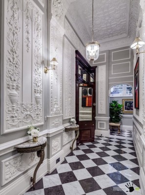 Роскошный коридор в классическом стиле