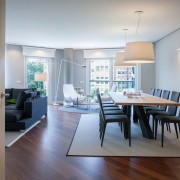 Современный дизайн гостиной-столовой