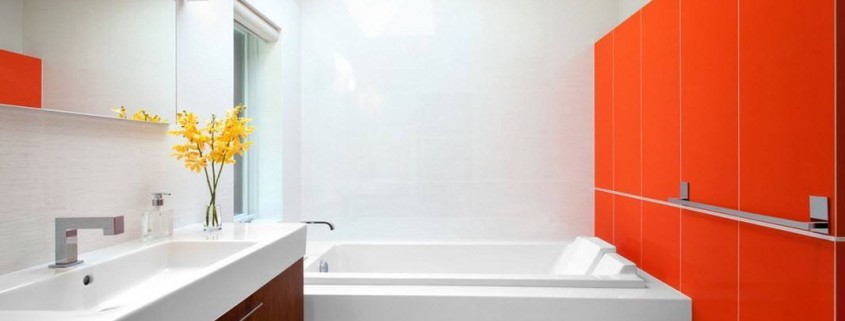 Интерьер ванной комнаты средних размеров