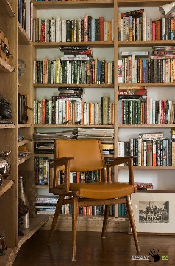 Книжный шкаф в ретро-стиле