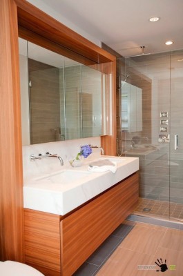 Ванная комната с душевой кабиной