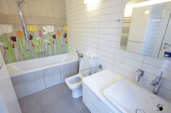 Ванная комната с цветочным декором