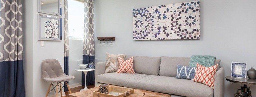 Гостиная с оригинальным интерьером