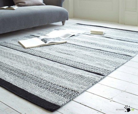 Напольный ковер в серых тонах