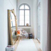 Зеркало в красивой раме