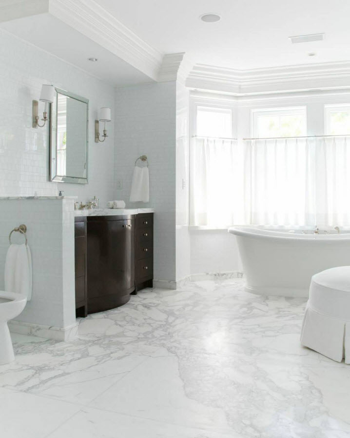 Гарне покриття для підлоги у ванній