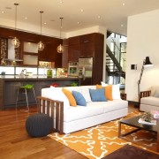 Пестрое оформление кухни-студии