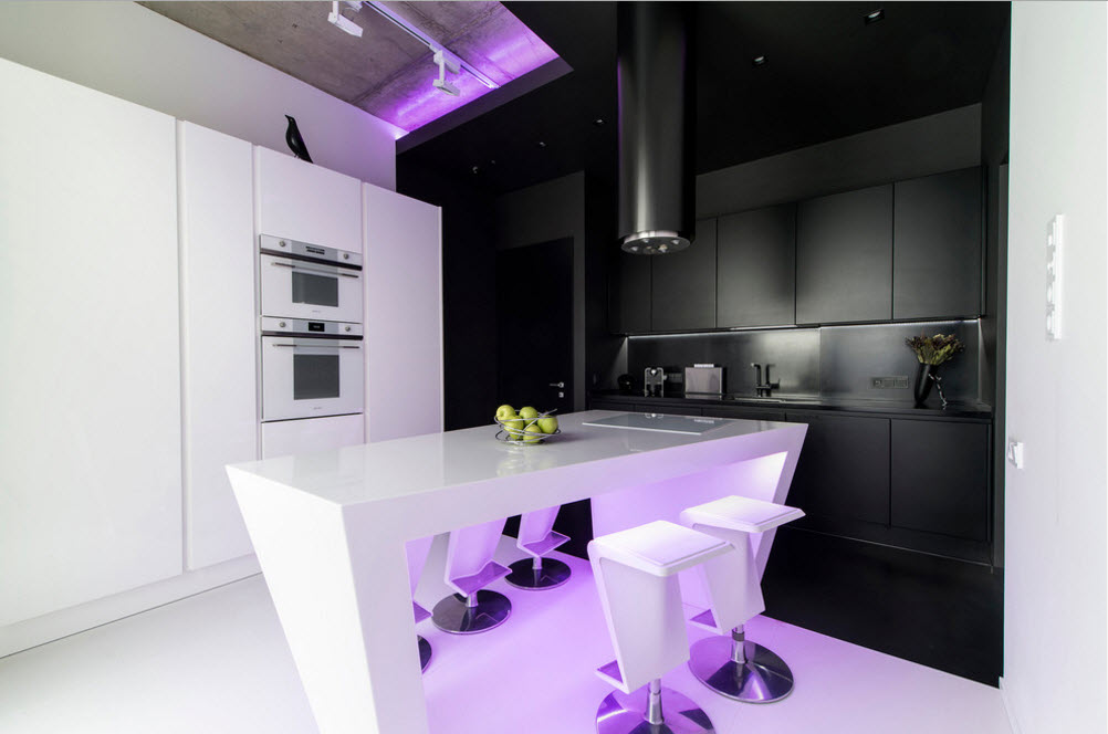 Кухонное пространство с подсветкой