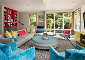 Колоритный интерьер гостиной загородного дома