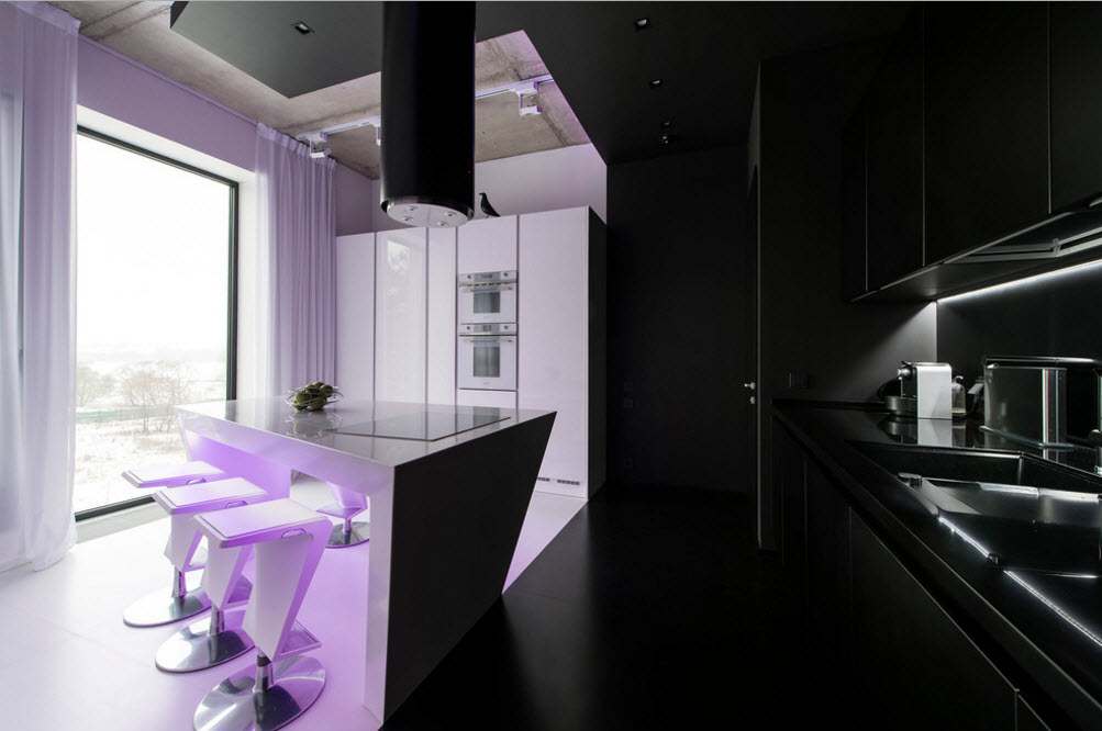 Черные и белые зоны кухонного помещения